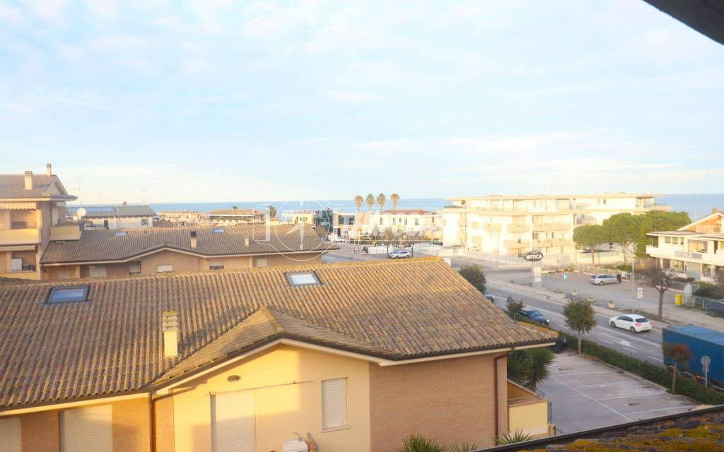 appartamento in vendita ad Altidona in zona Marina di Altidona