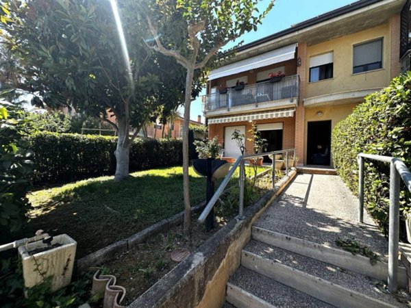 appartamento in vendita ad Altidona in zona Marina di Altidona