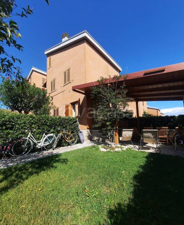 appartamento in vendita ad Altidona in zona Marina di Altidona