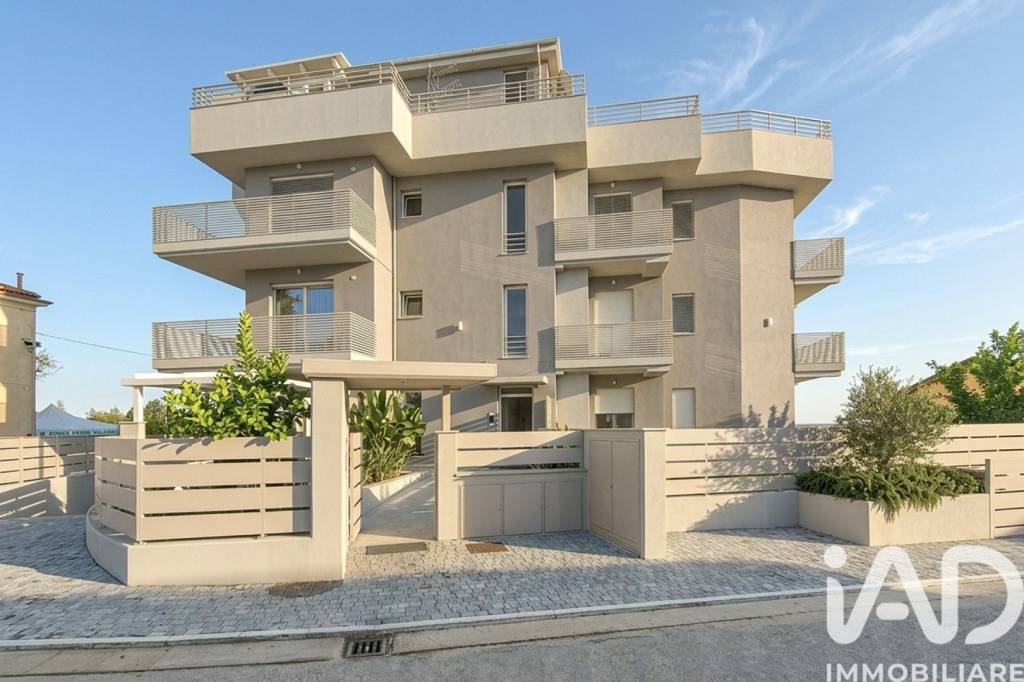appartamento in vendita ad Altidona in zona Marina di Altidona