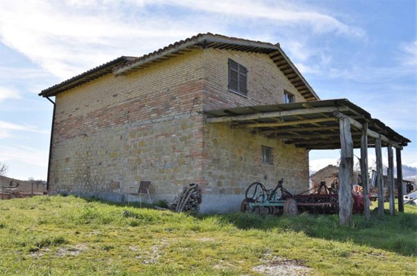 casa indipendente in vendita ad Amandola