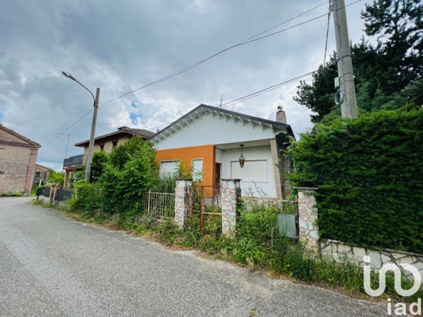 casa indipendente in vendita ad Amandola in zona Taccarelli