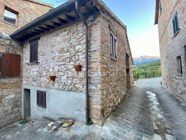 casa indipendente in vendita ad Amandola
