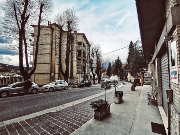 locale commerciale in vendita ad Amandola