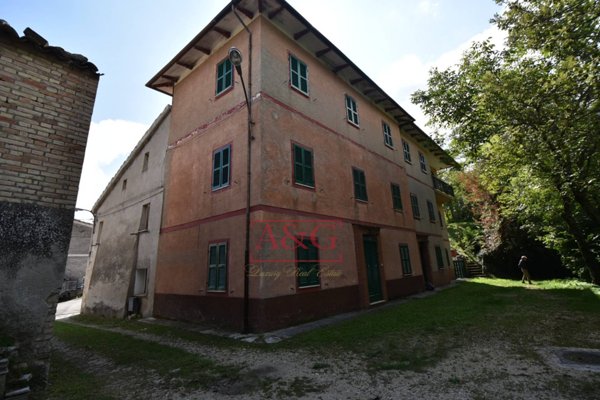 casa indipendente in vendita ad Amandola