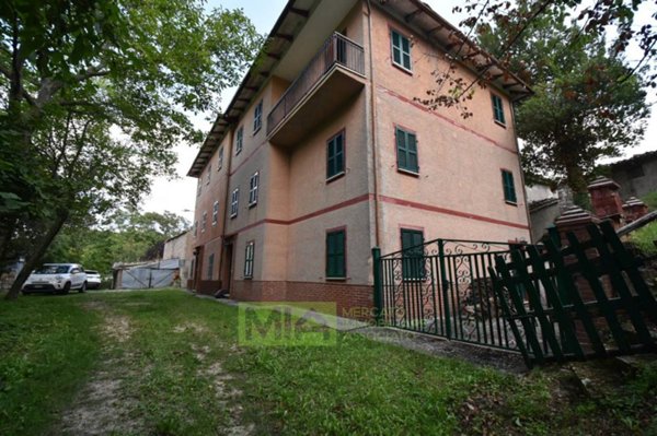 casa indipendente in vendita ad Amandola