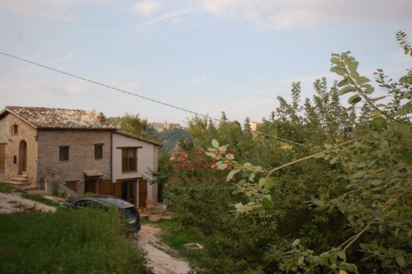casa indipendente in vendita ad Amandola