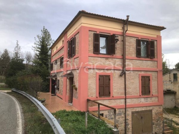 appartamento in vendita ad Amandola in zona Casa Tasso