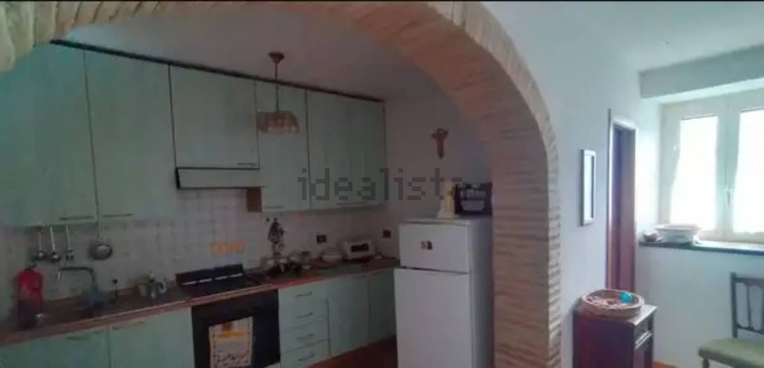 casa indipendente in vendita ad Amandola in zona Taccarelli