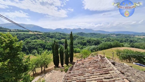 casa semindipendente in vendita ad Amandola