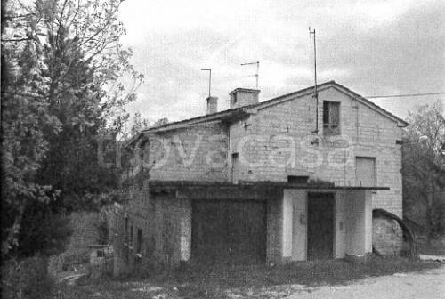 casa indipendente in vendita ad Amandola in zona Casa Tasso