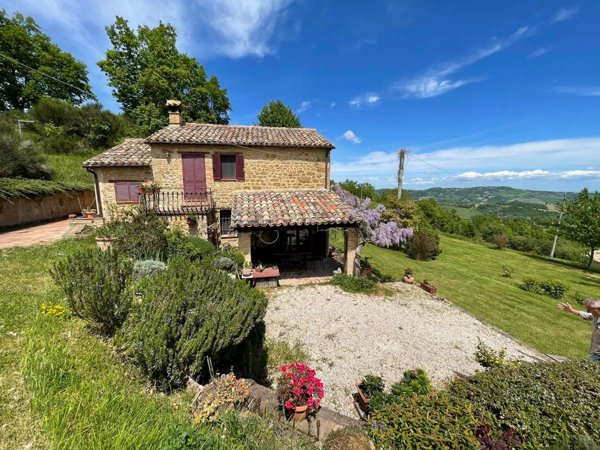 casa indipendente in vendita ad Amandola in zona San Ruffino