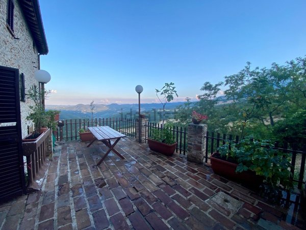 casa indipendente in vendita ad Amandola