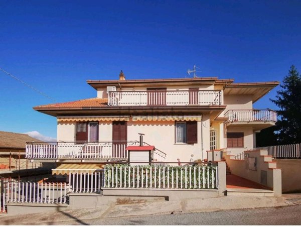 appartamento in vendita ad Amandola in zona Casa Tasso