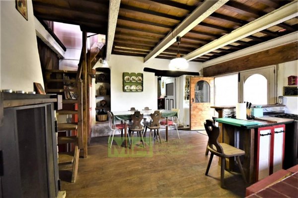 casa indipendente in vendita ad Amandola