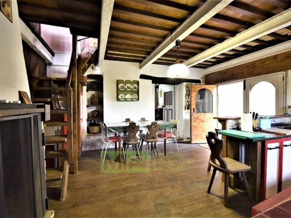 casa indipendente in vendita ad Amandola