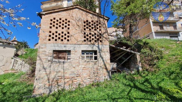 casa indipendente in vendita ad Amandola