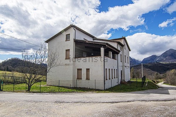 casa indipendente in vendita ad Amandola