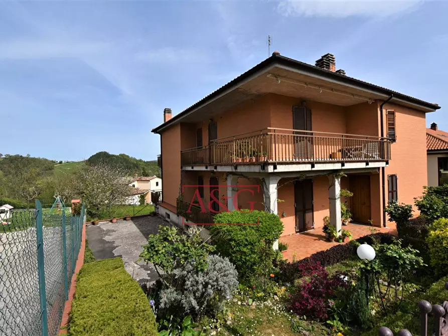 casa indipendente in vendita ad Amandola in zona Rustici