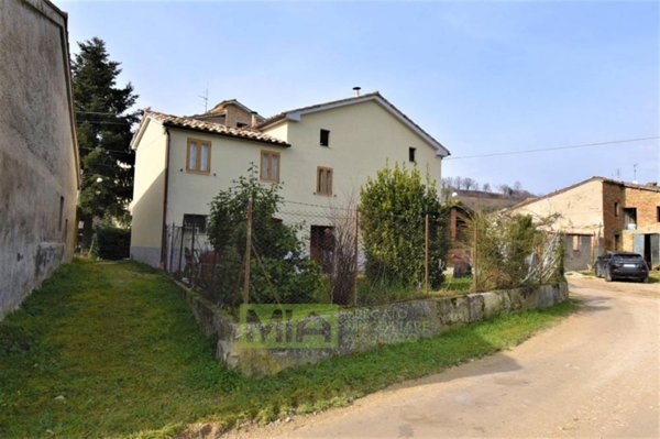 casa indipendente in vendita ad Amandola