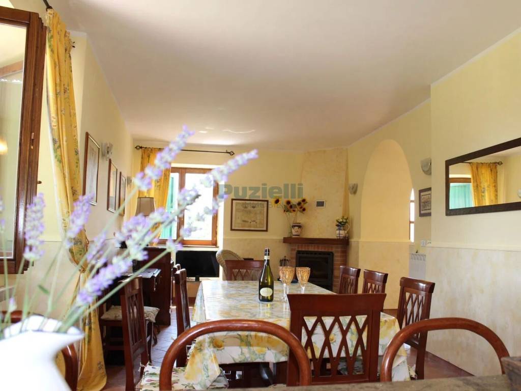 casa indipendente in vendita ad Amandola