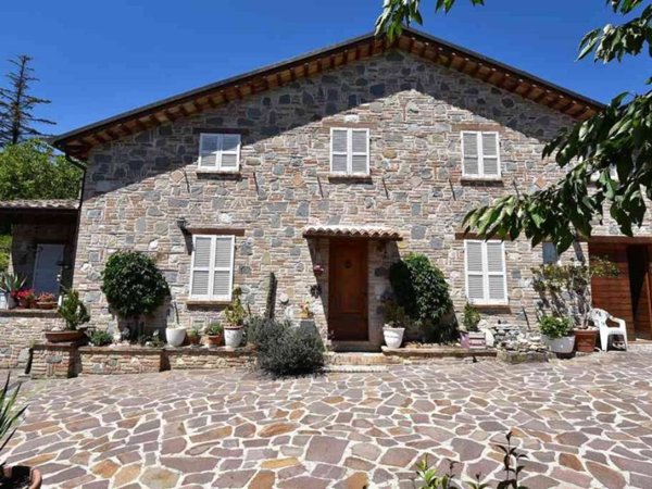 casa indipendente in vendita ad Amandola