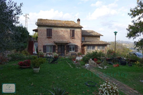 casa indipendente in vendita ad Amandola