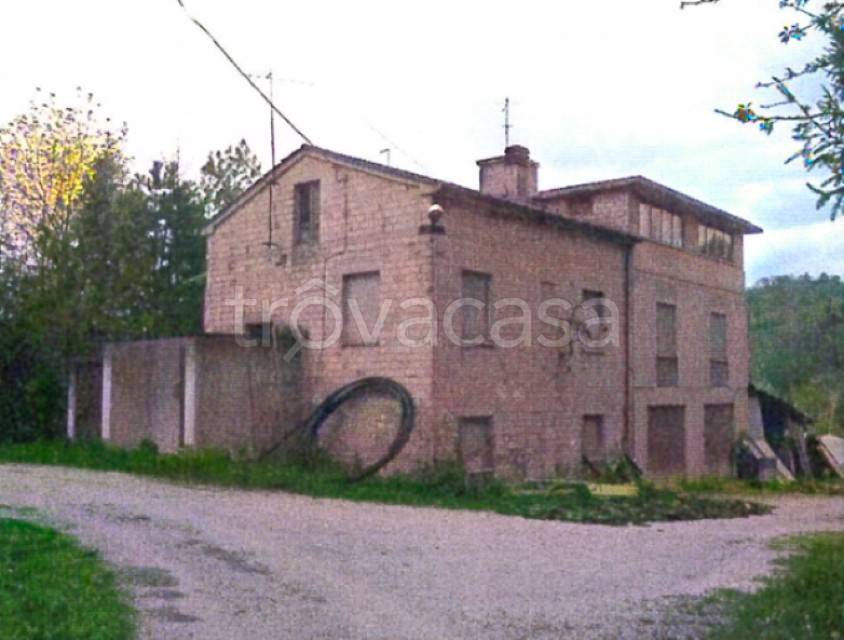 appartamento in vendita ad Amandola in zona Casa Tasso