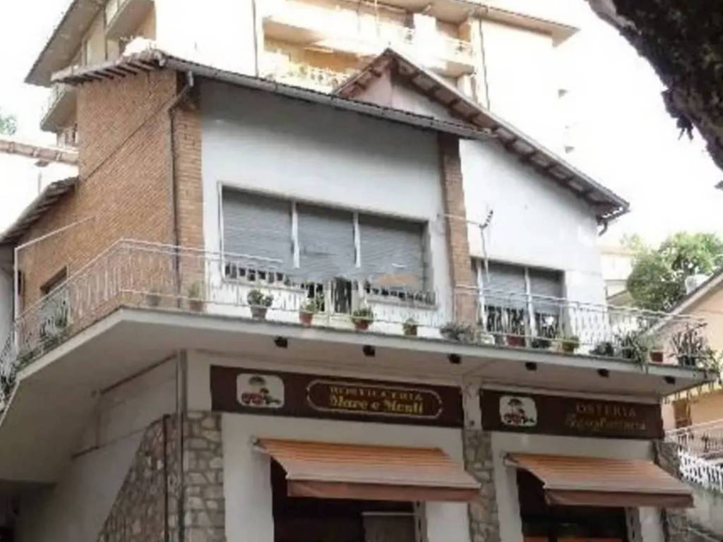 casa indipendente in vendita ad Amandola