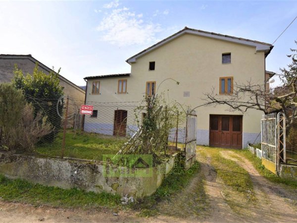 casa indipendente in vendita ad Amandola