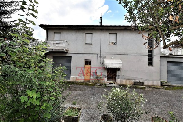 casa indipendente in vendita ad Amandola