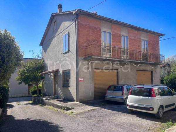 casa indipendente in vendita ad Amandola