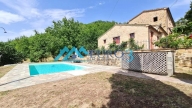casa semindipendente in vendita ad Amandola