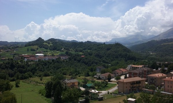 appartamento in vendita ad Amandola in zona Le Piane