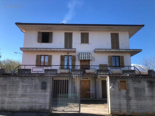 casa indipendente in vendita ad Amandola