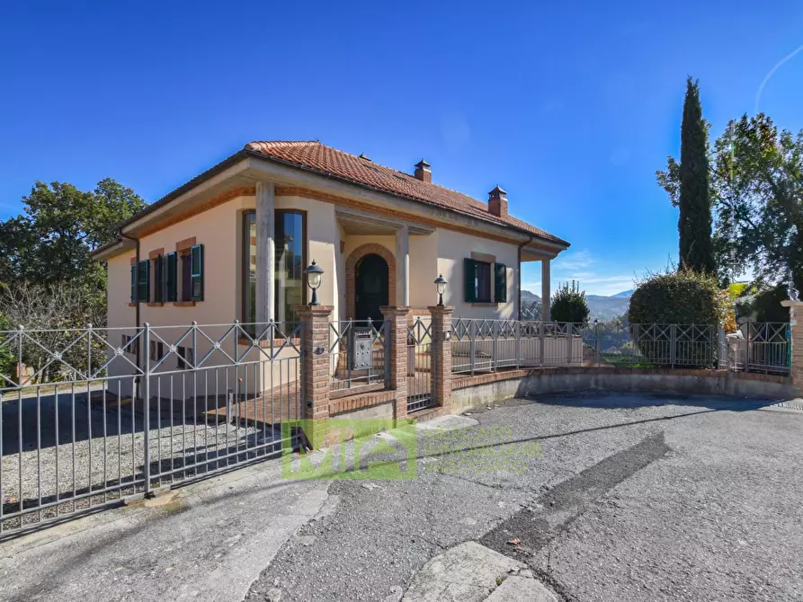 casa indipendente in vendita ad Amandola in zona Rustici