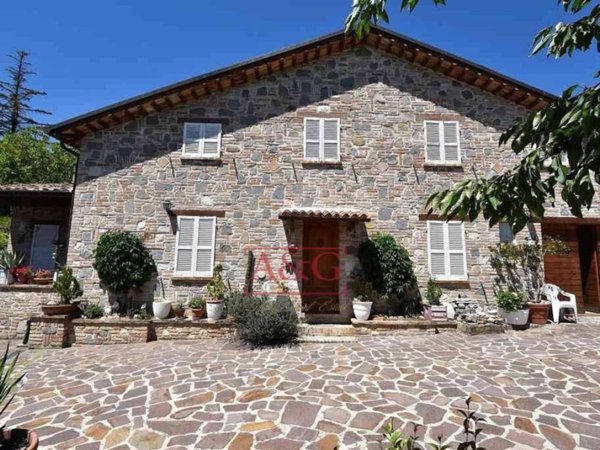 casa indipendente in vendita ad Amandola