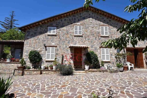 casa indipendente in vendita ad Amandola