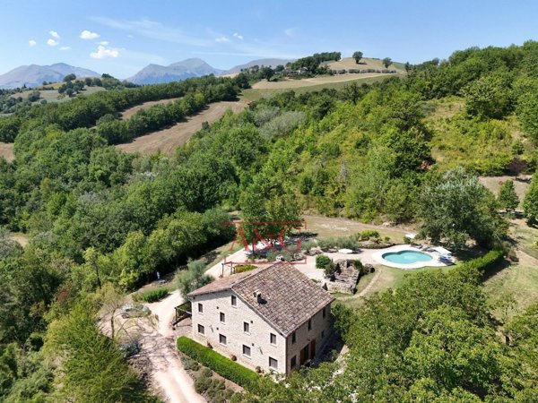 casa indipendente in vendita ad Amandola in zona San Ruffino