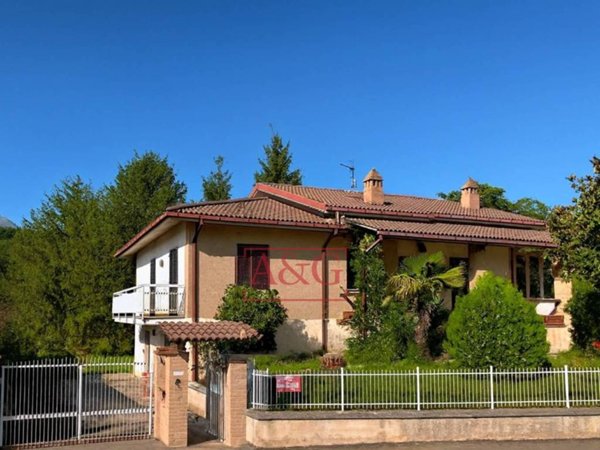 casa indipendente in vendita ad Amandola