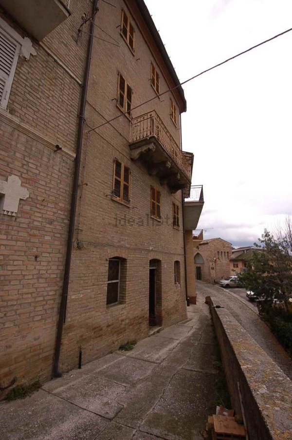 casa indipendente in vendita ad Amandola