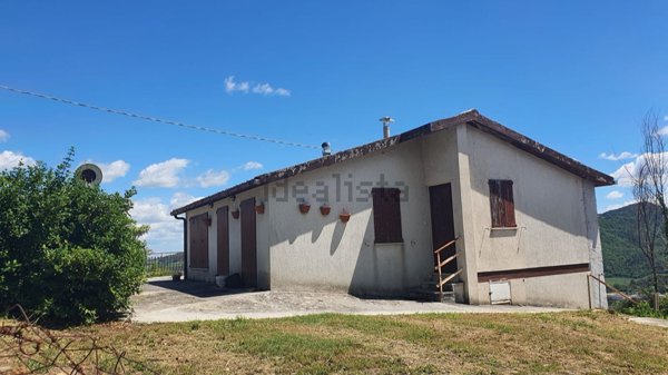 casa indipendente in vendita ad Amandola