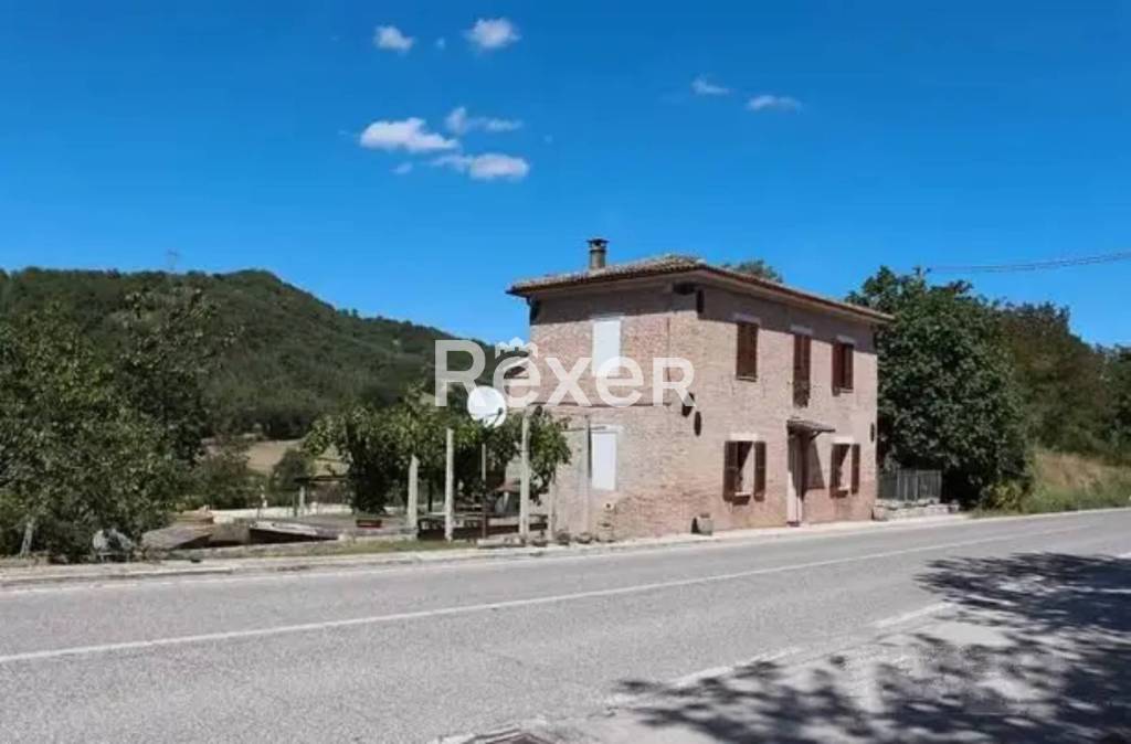 casa indipendente in vendita ad Amandola in zona San Ruffino