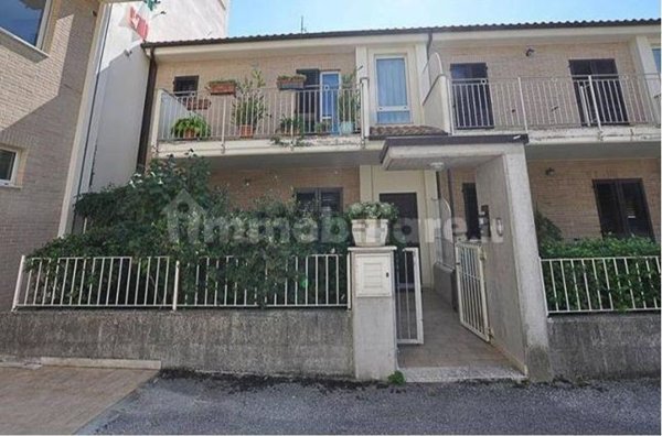 casa indipendente in vendita ad Amandola