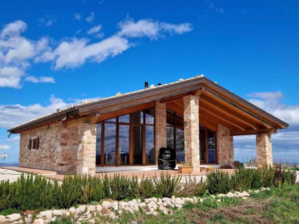 casa indipendente in vendita ad Amandola in zona Casalicchio