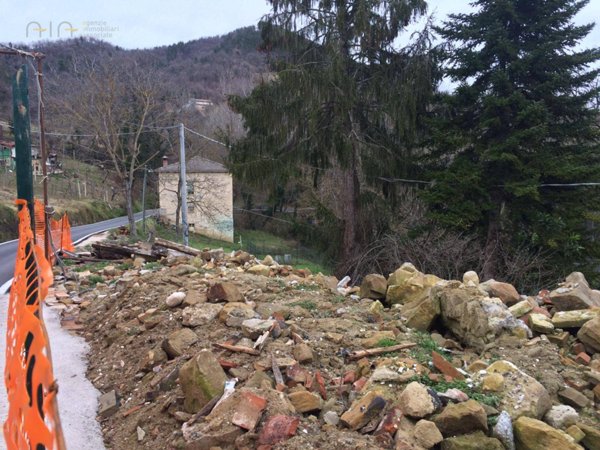 locale di sgombero in vendita ad Amandola in zona Verri