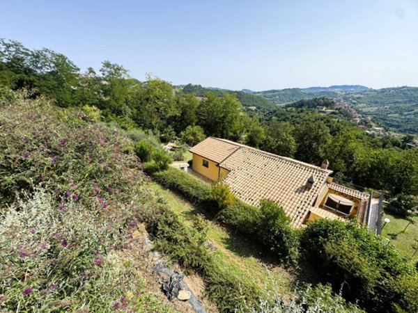 casa indipendente in vendita ad Amandola