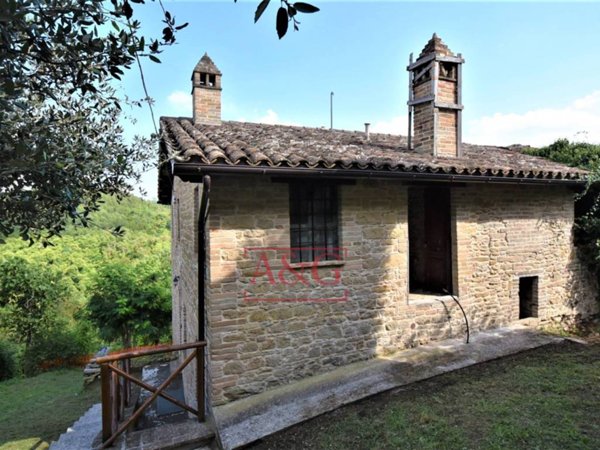 casa indipendente in vendita ad Amandola
