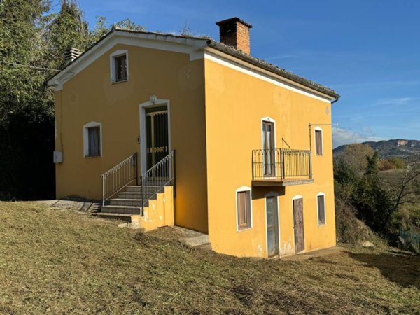 casa indipendente in vendita ad Amandola in zona Casa Tasso