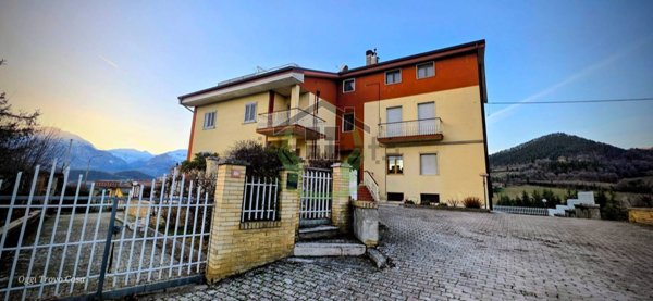 appartamento in vendita ad Amandola in zona Casa Tasso